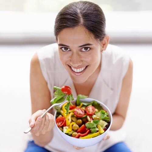 ¿Qué debe llevar un plato de comida saludable?