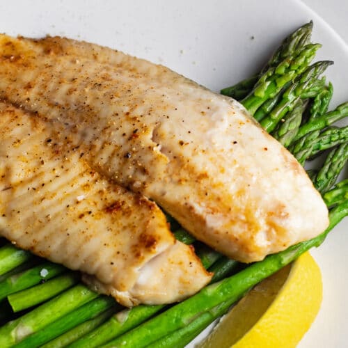 ¿Cómo evitar que el filete de pescado se pegue?