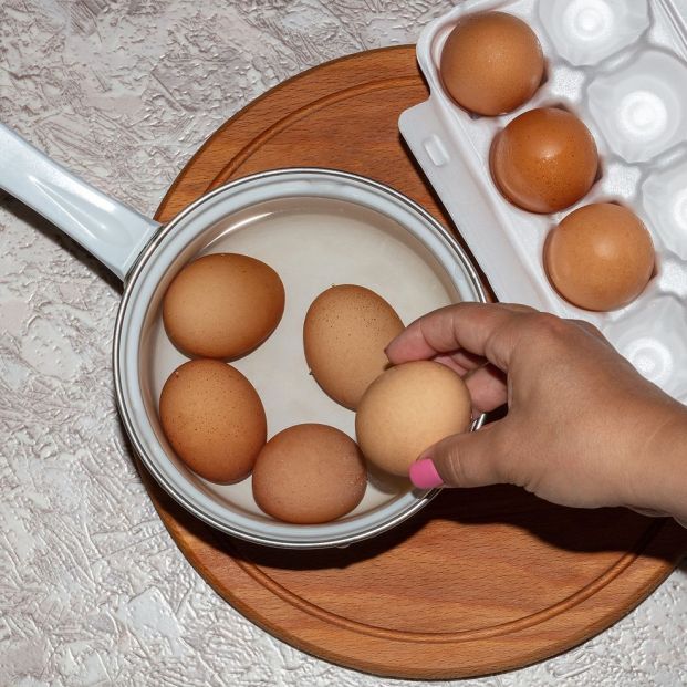 ¿Cómo hacer para que la yema del huevo quede en el centro?