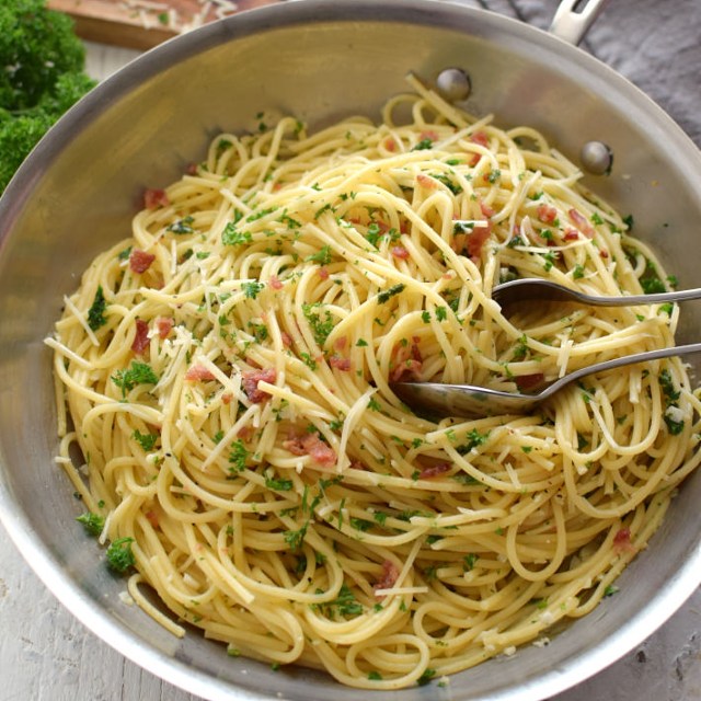 ¿Cuántas calorías tiene un plato de Espaguetis con Pollo?