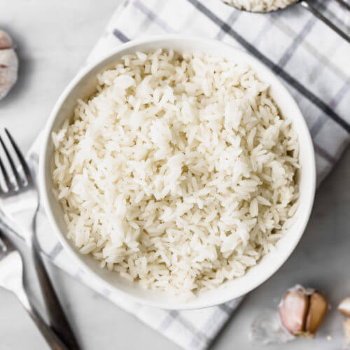 ¿Cuántas calorías tiene una taza de arroz jazmín?