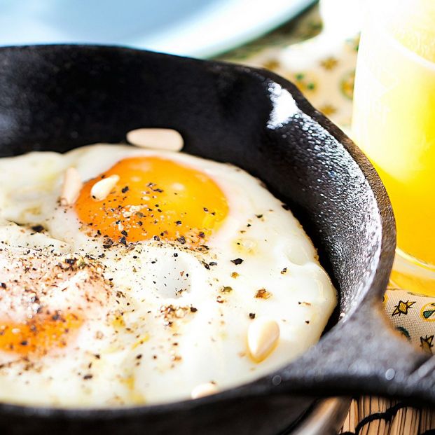 ¿Cuánto es 100 gramos de huevo?