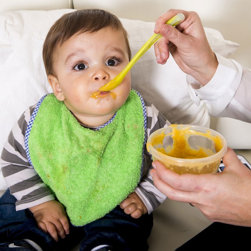 ¿Cuántos gramos de comida debe comer un bebé?