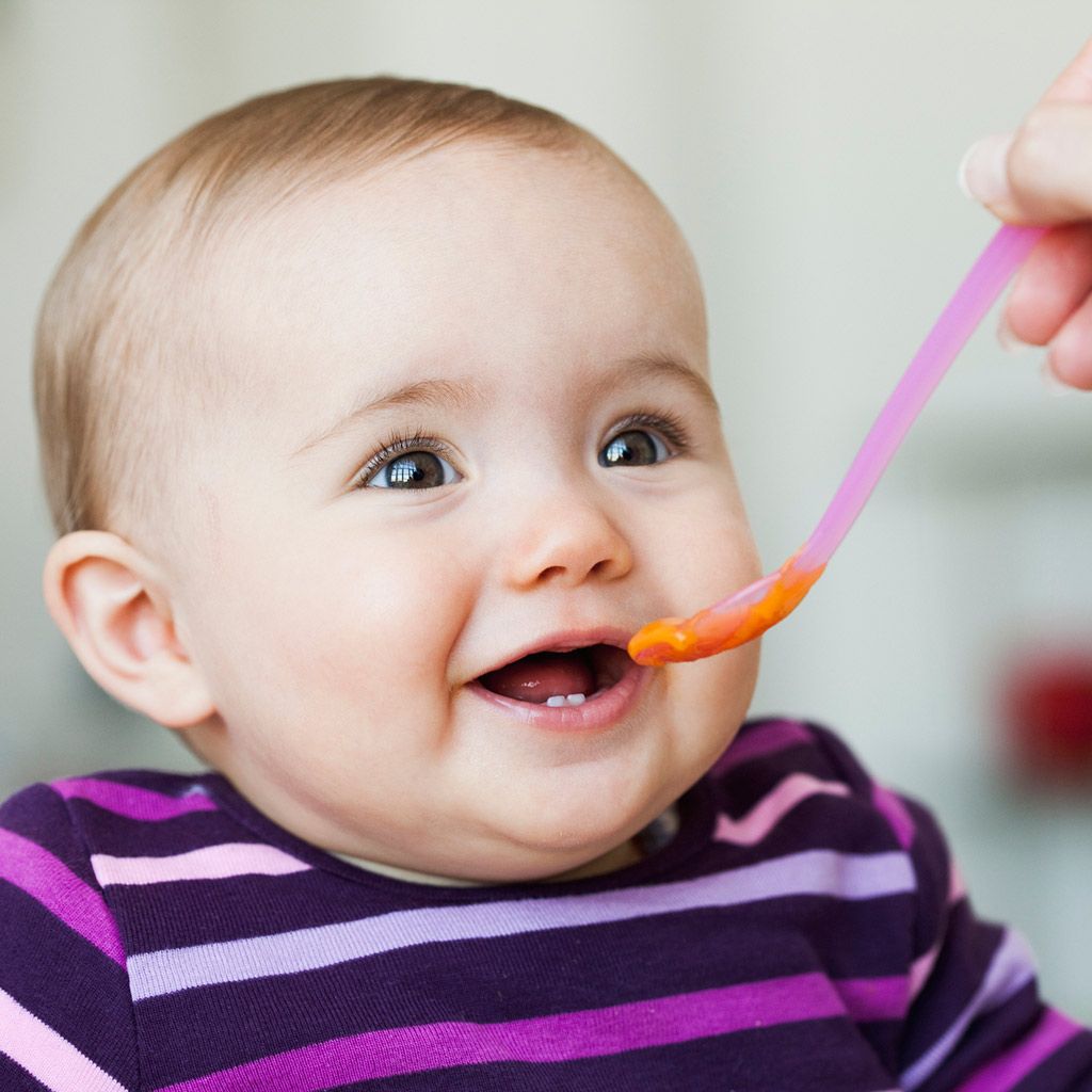 ¿Qué alimentos puedo darle a un bebé de 4 meses?