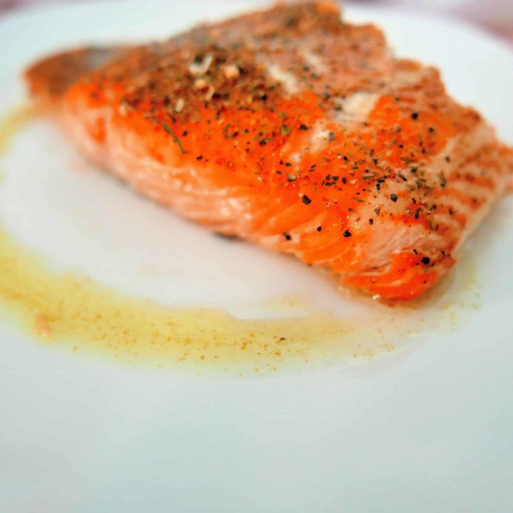 ¿Qué es mejor comer salmón crudo o cocido?
