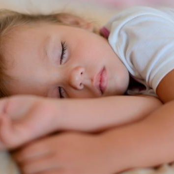 ¿Qué pasa si un niño no duerme lo suficiente?