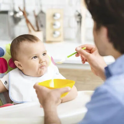 ¿Qué puede comer un bebé de 6 meses OMS?
