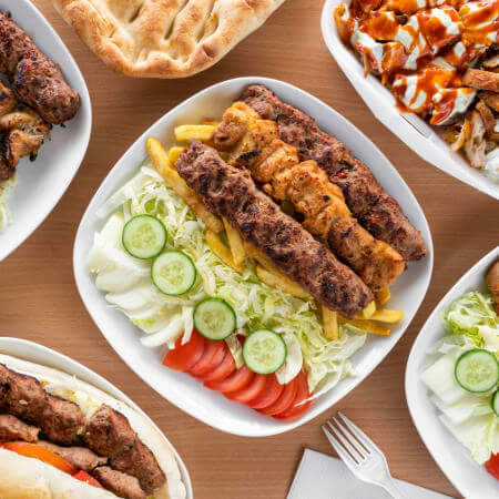 ¿Qué lleva el kebab mixto?