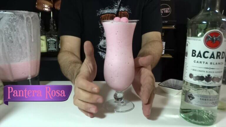Pantera rosa bebida